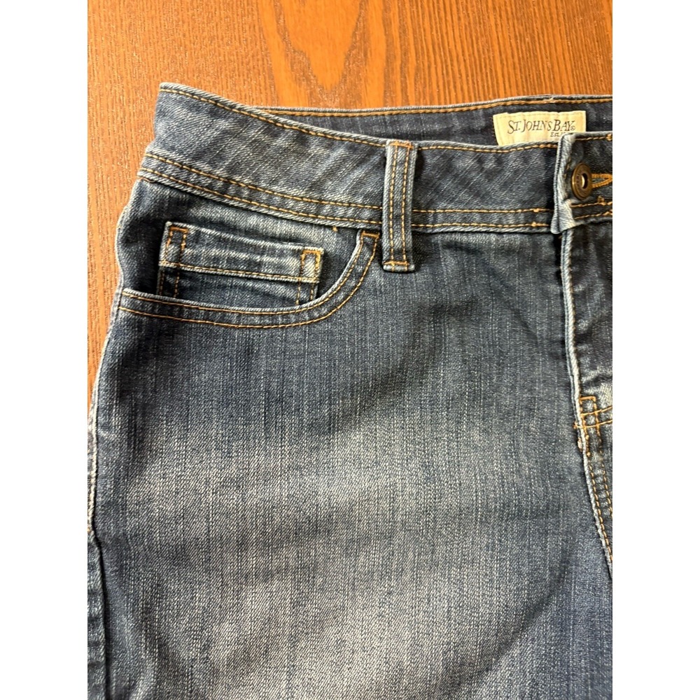 St Johns Bay Ladies Denim Shorts Size 4 Classic Cotton Blend Dark Stone Wash - Picture 4 of 12